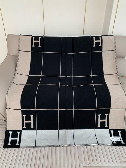Mantas & Almofada Avalon “H”