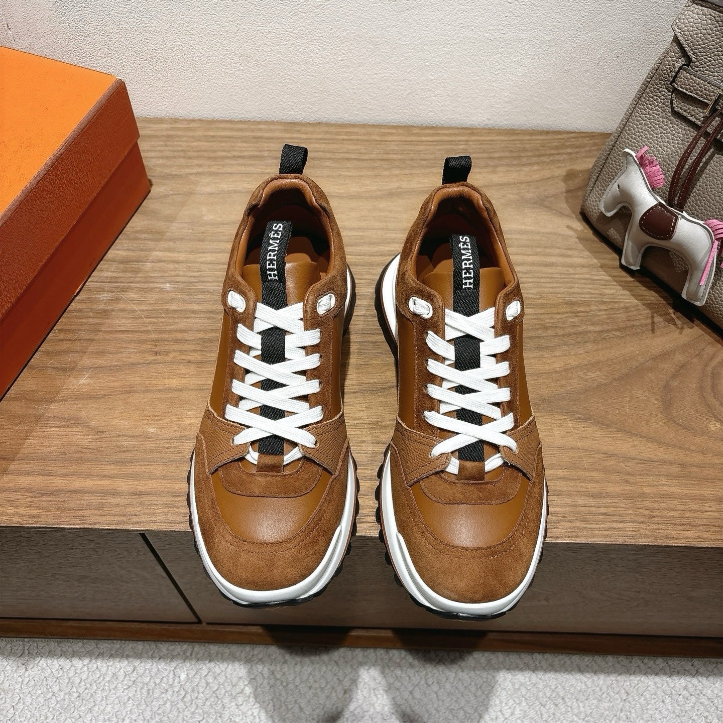 Sneakers “H”