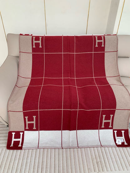 Mantas & Almofada Avalon “H”