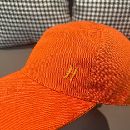 Boné “H”