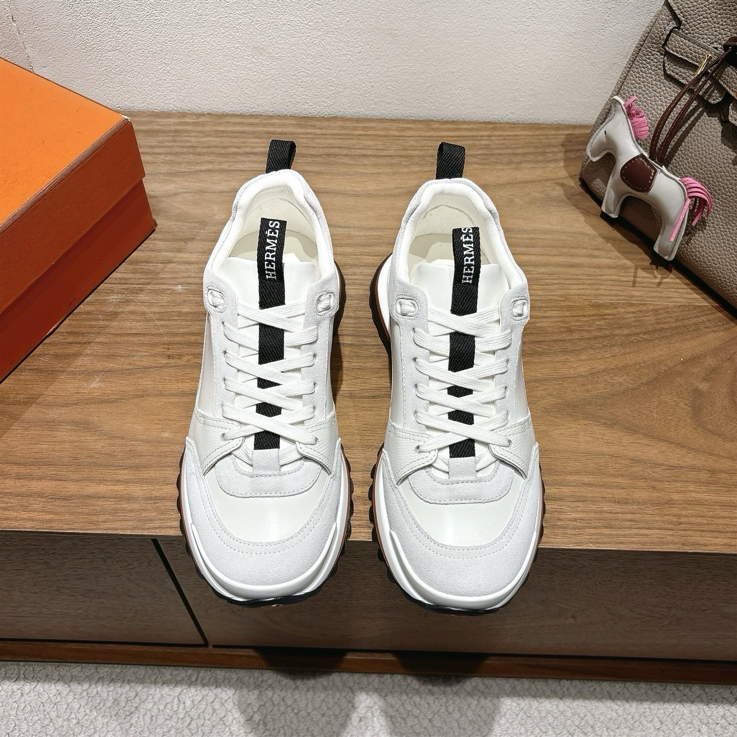 Sneakers “H”