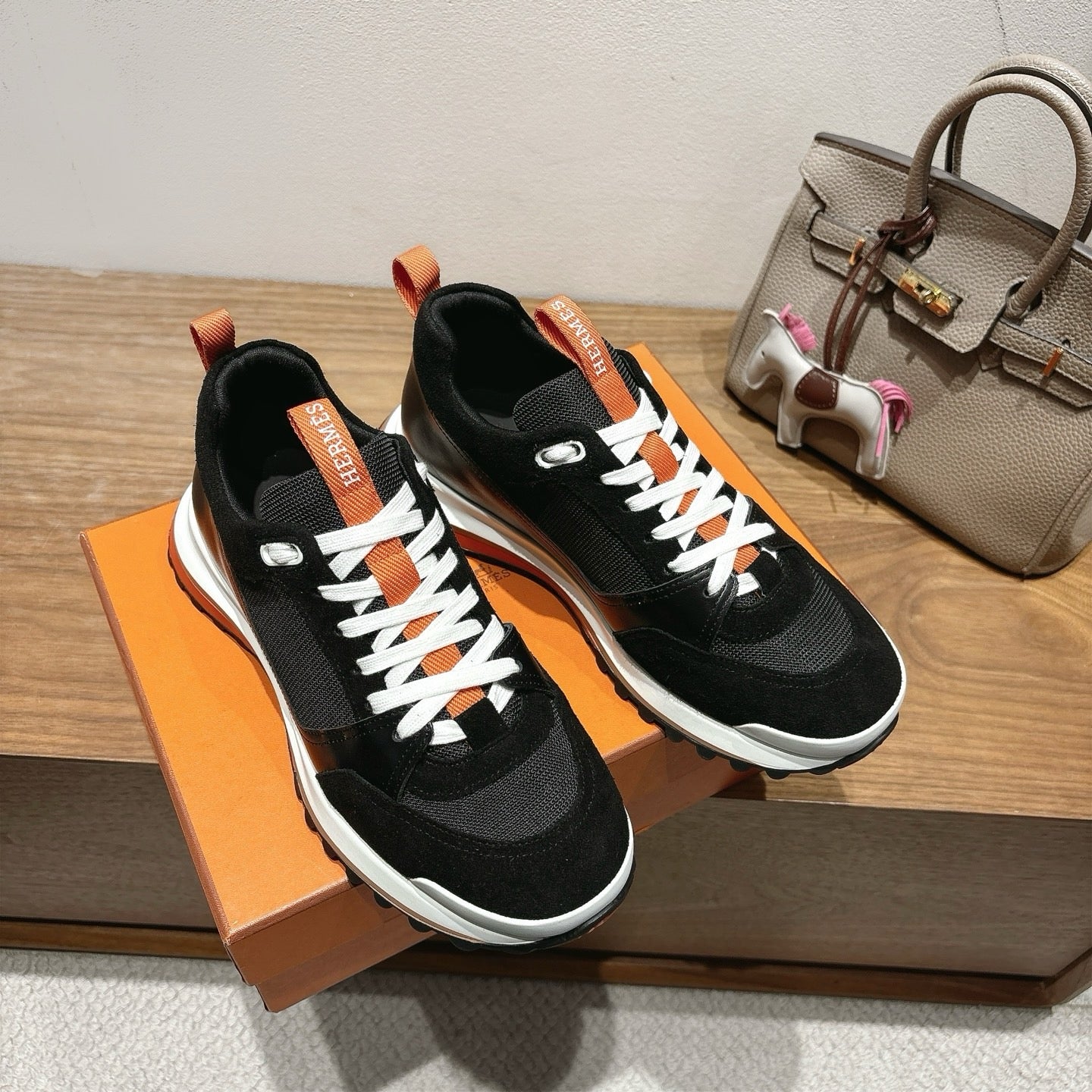 Sneakers “H”