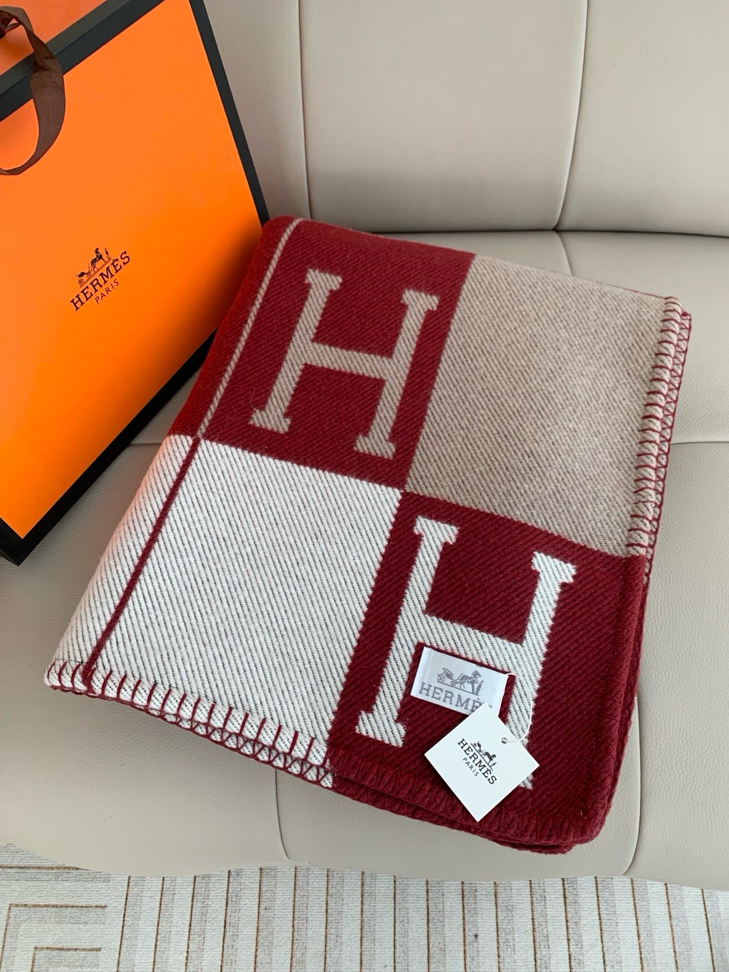 Mantas & Almofada Avalon “H”