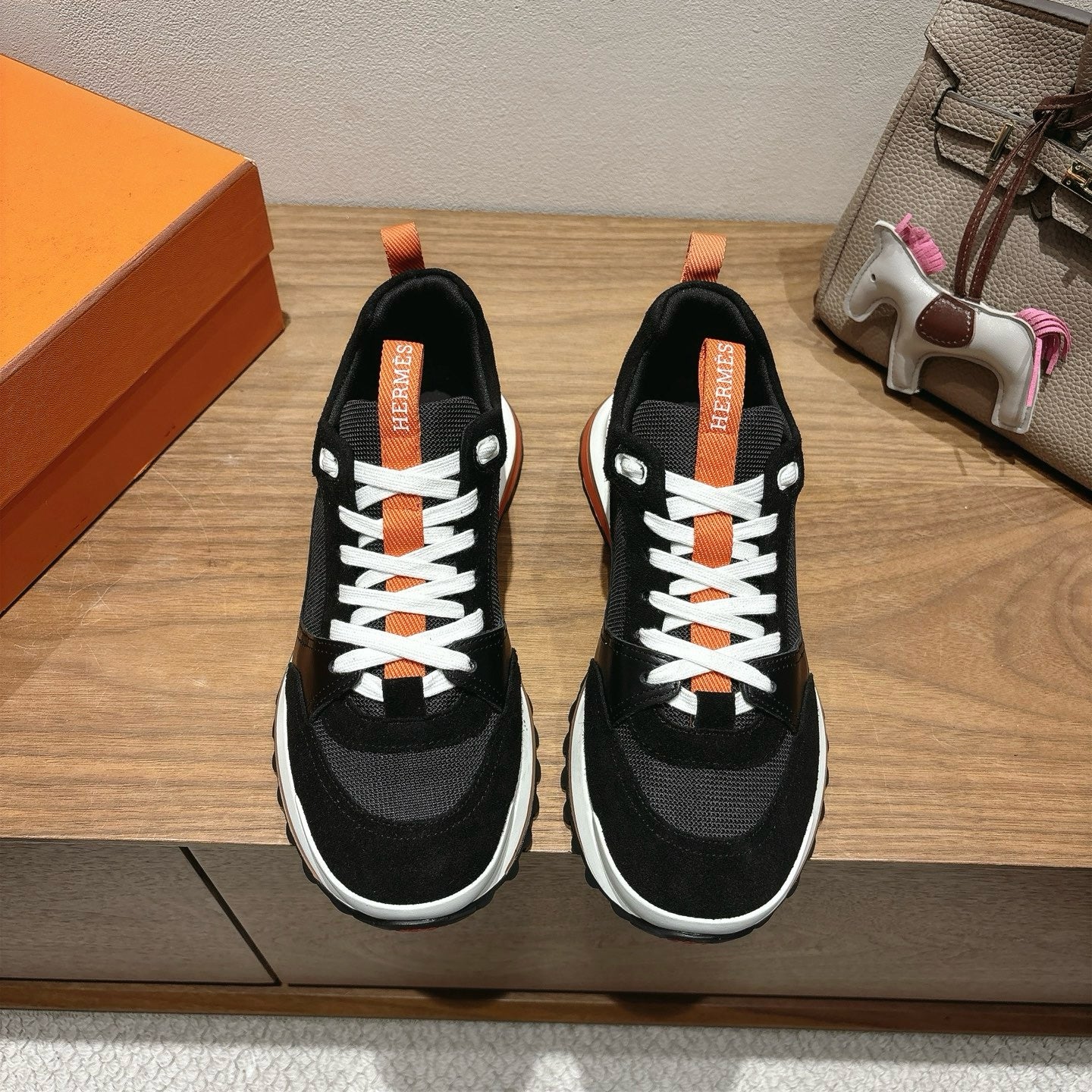 Sneakers “H”