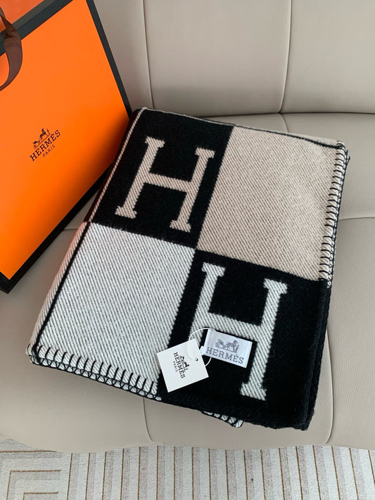 Mantas & Almofada Avalon “H”