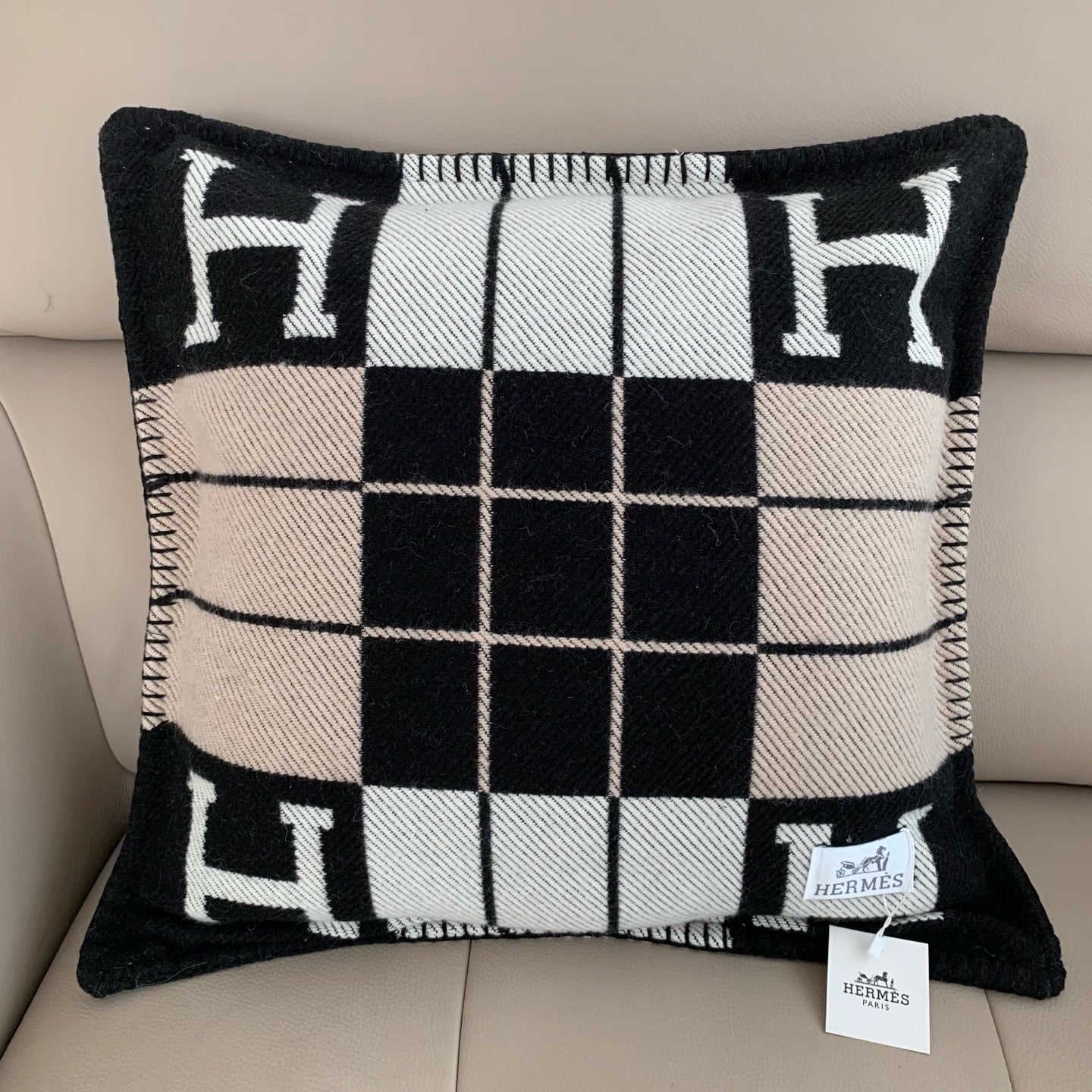 Mantas & Almofada Avalon “H”