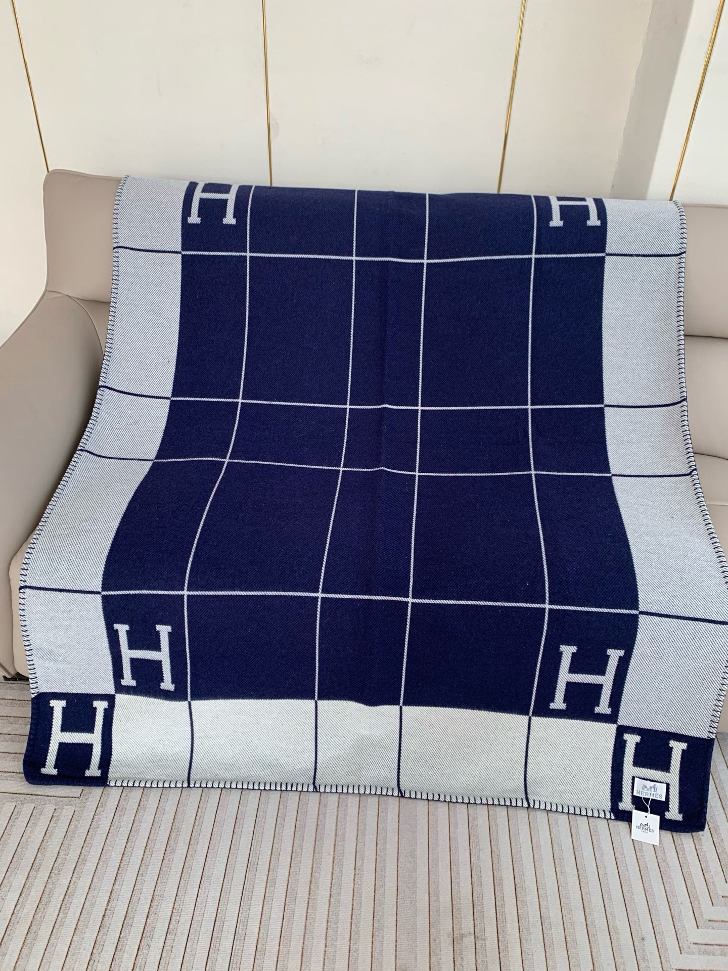 Mantas & Almofada Avalon “H”