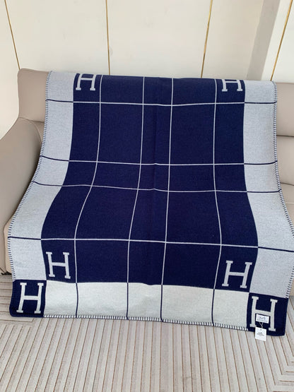 Mantas & Almofada Avalon “H”