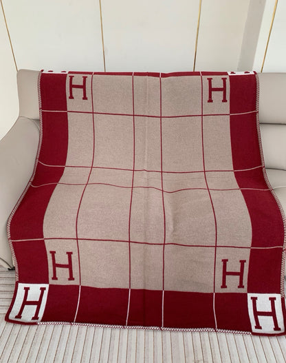 Mantas & Almofada Avalon “H”