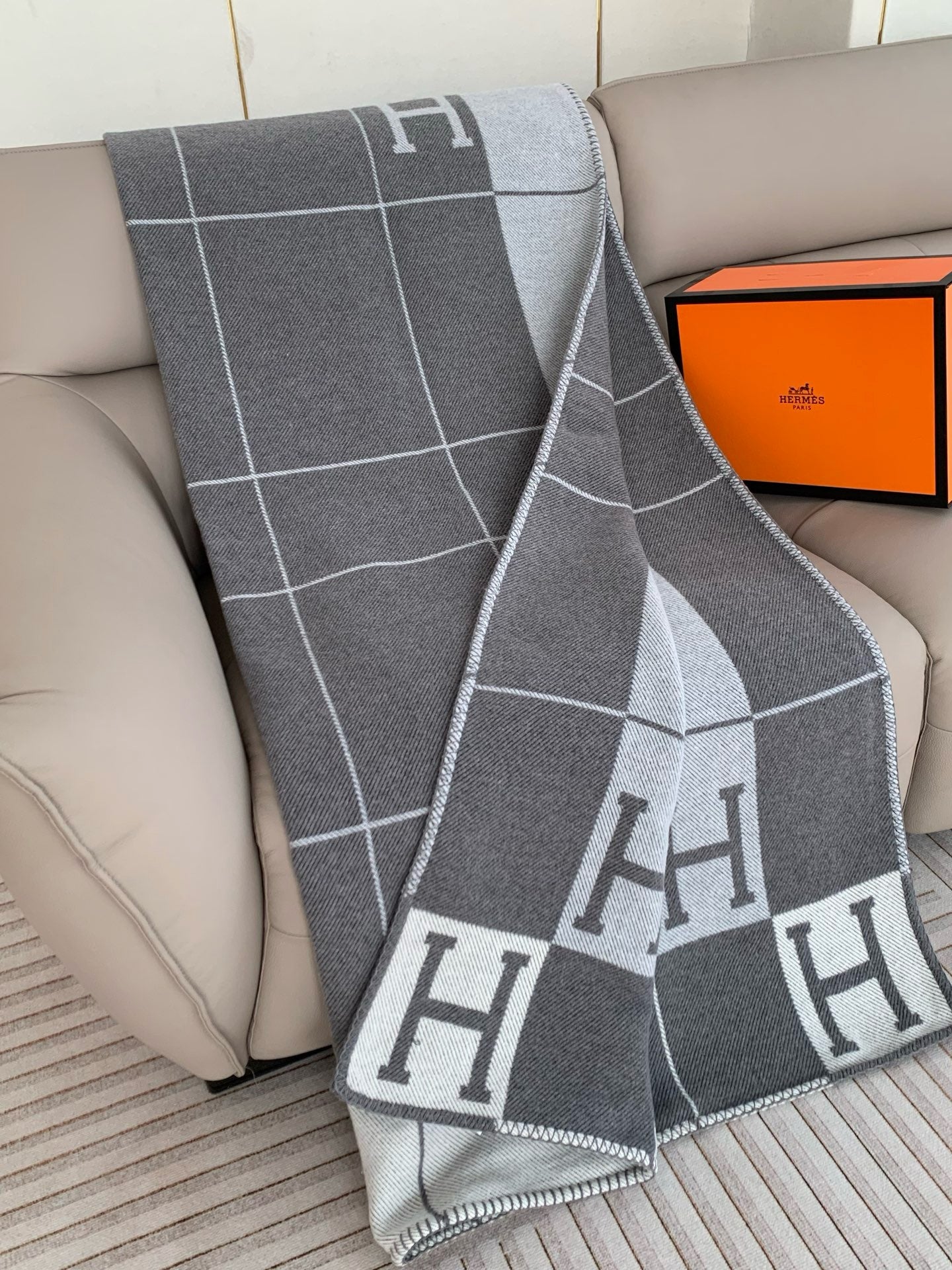 Mantas & Almofada Avalon “H”