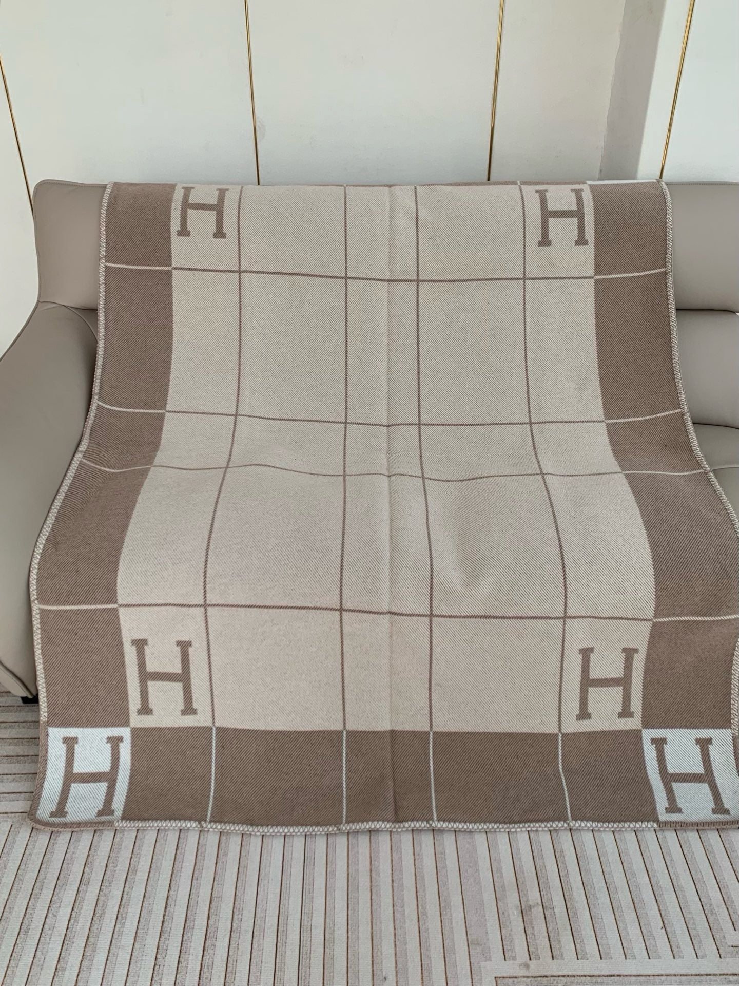 Mantas & Almofada Avalon “H”