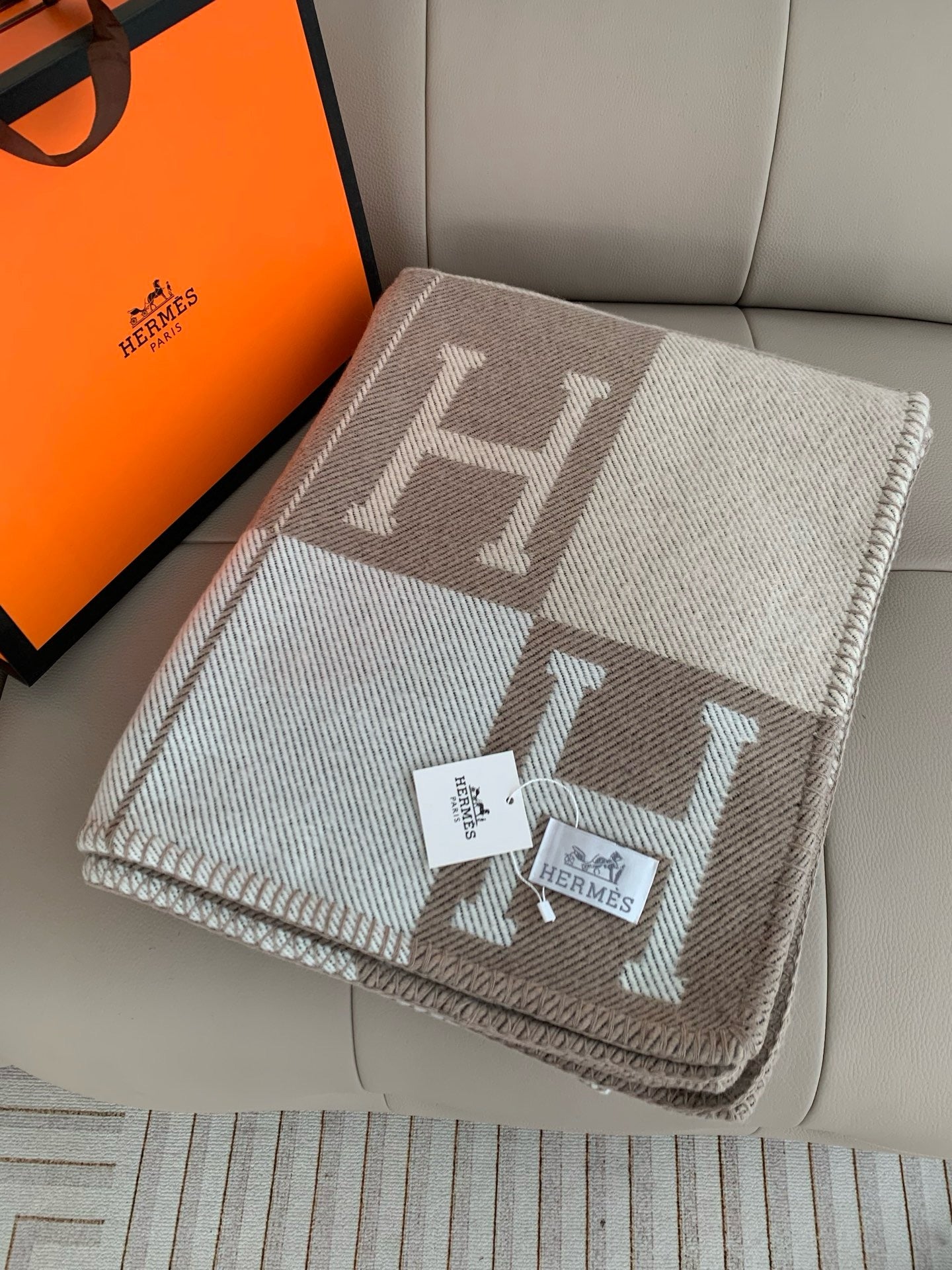 Mantas & Almofada Avalon “H”