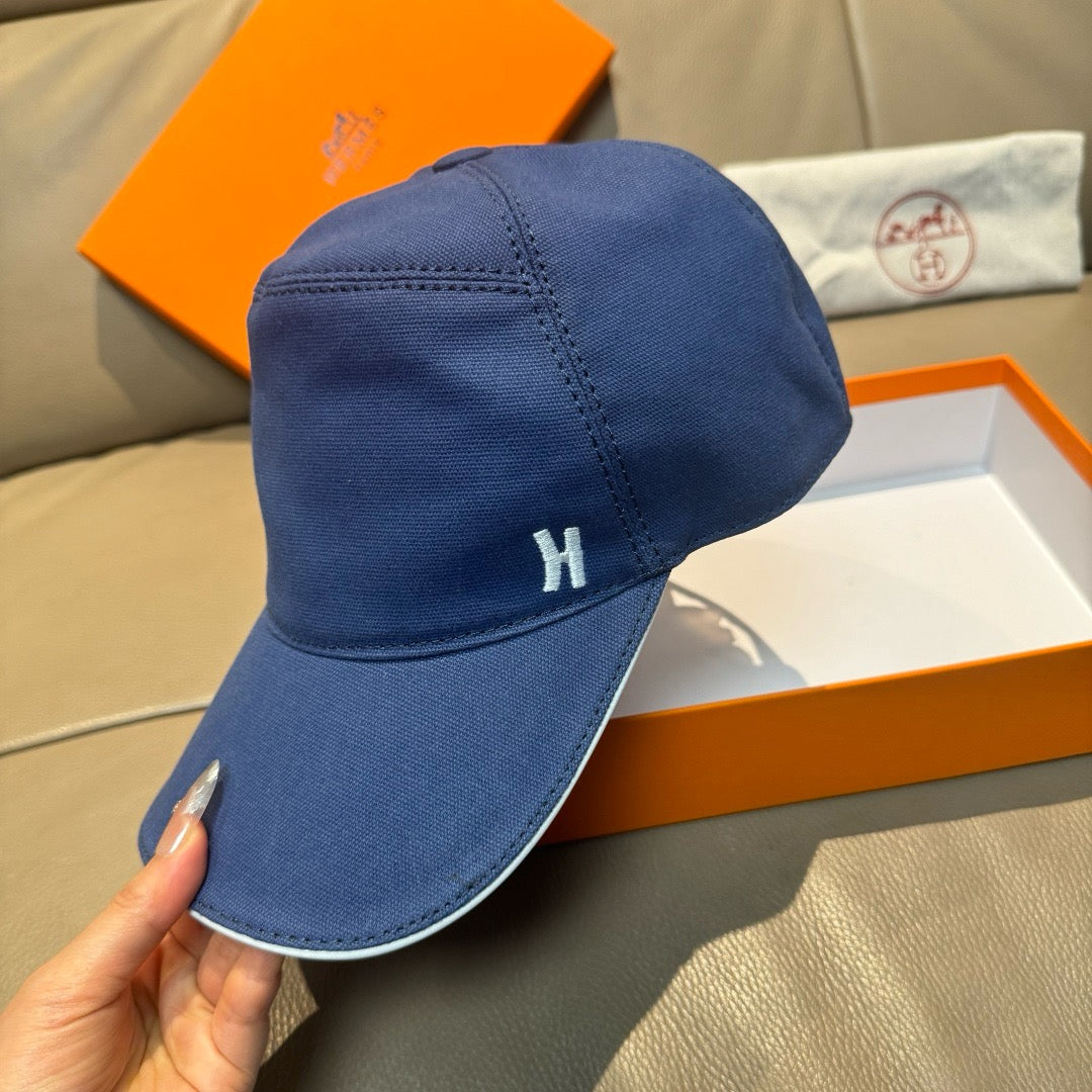 Boné “H”