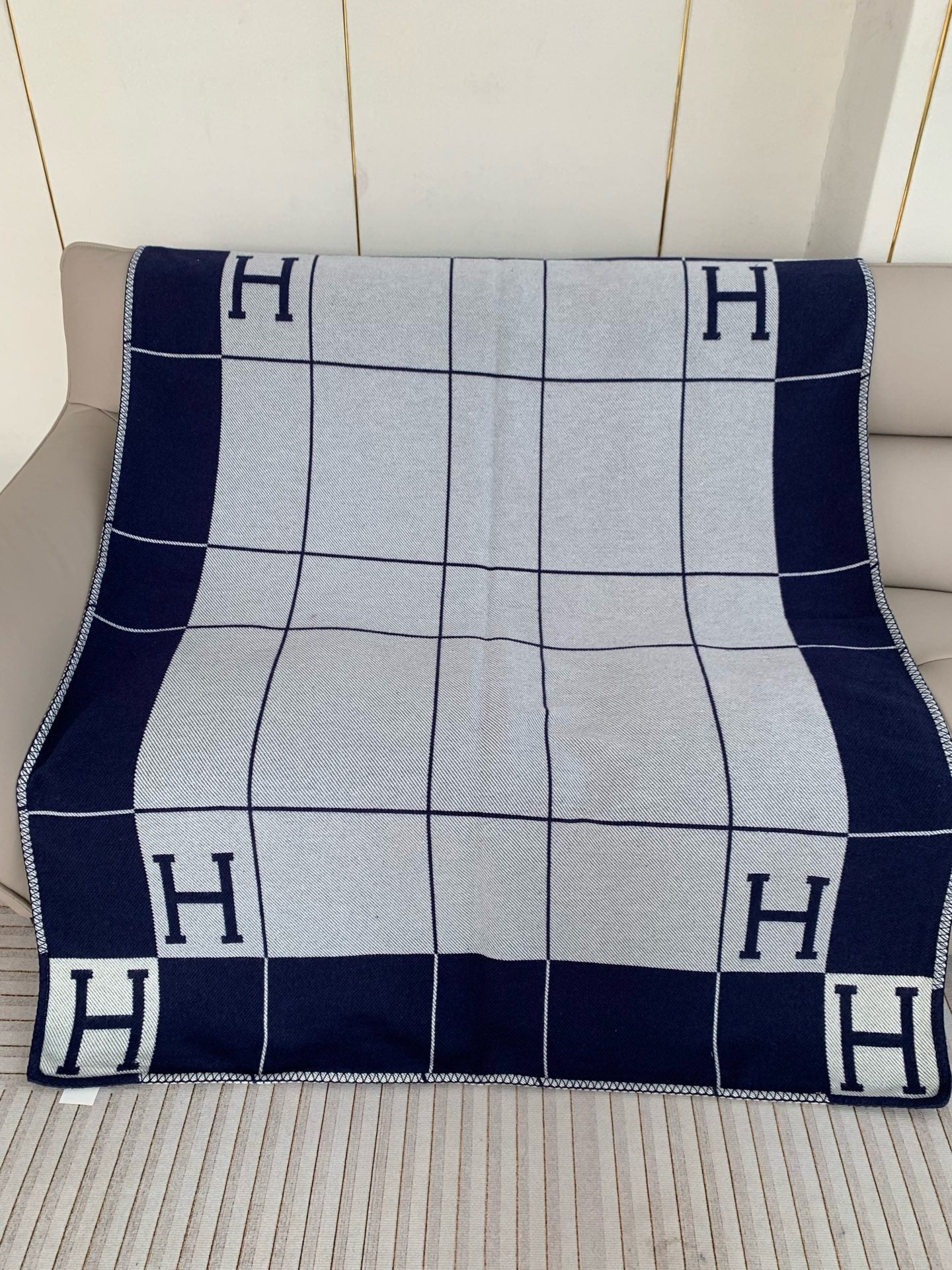 Mantas & Almofada Avalon “H”