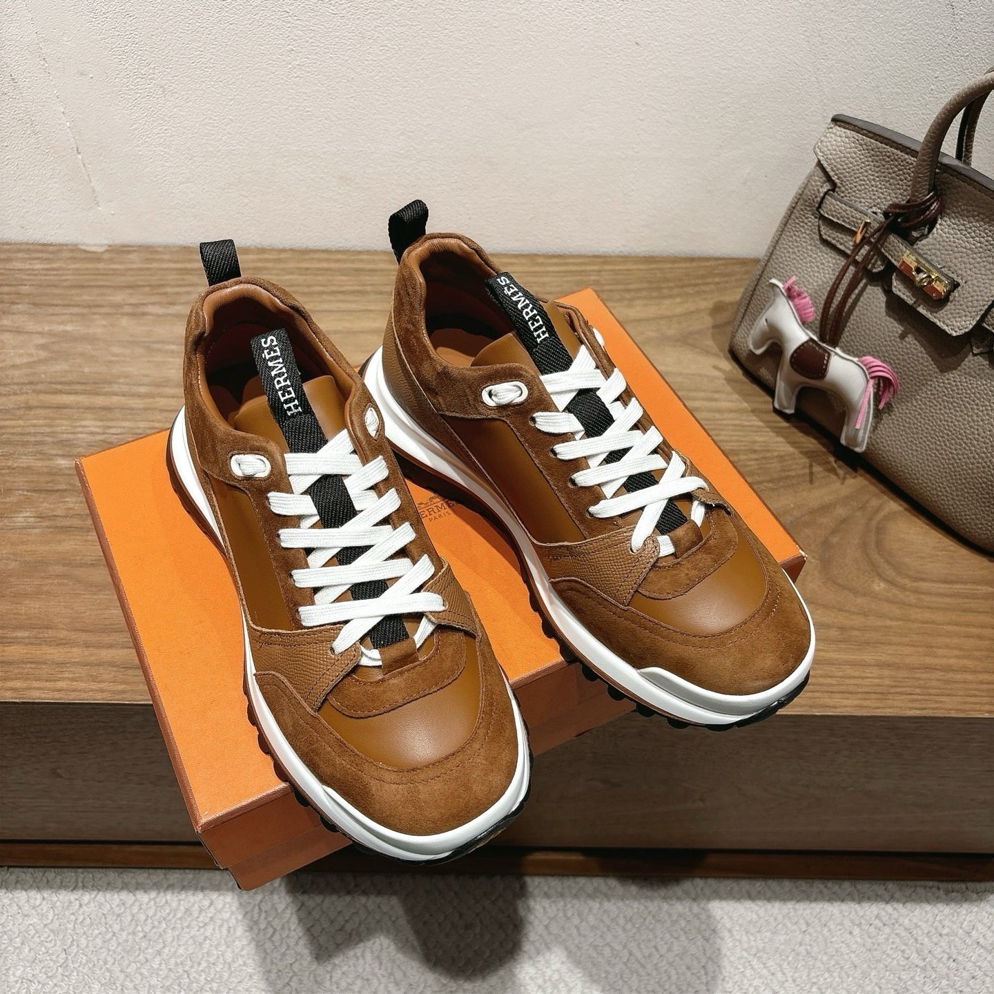 Sneakers “H”