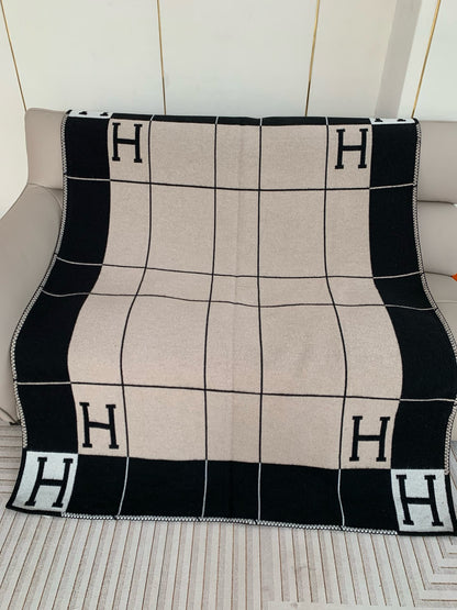 Mantas & Almofada Avalon “H”