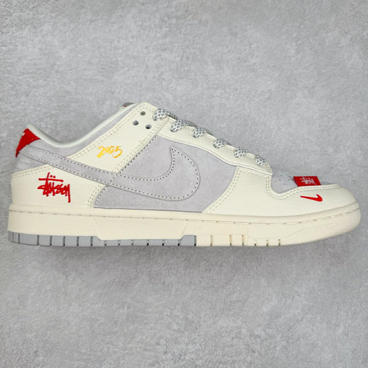 Tênis Dunk Low x Stüssy