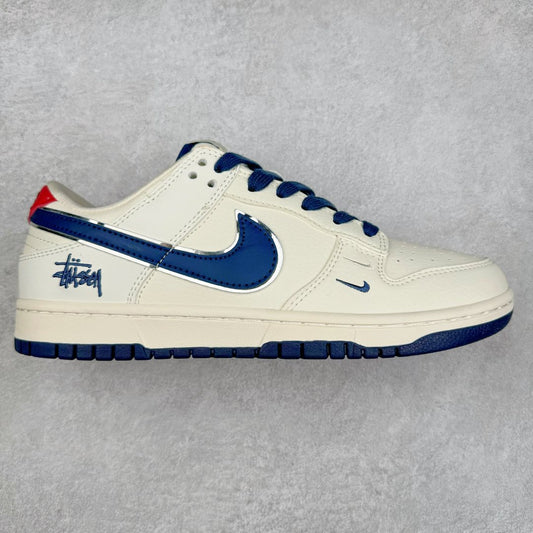 Tênis Dunk Low x Stüssy